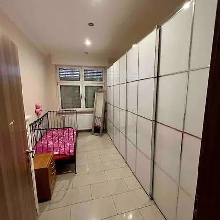 Modernes In Guter Lage In Apartament *